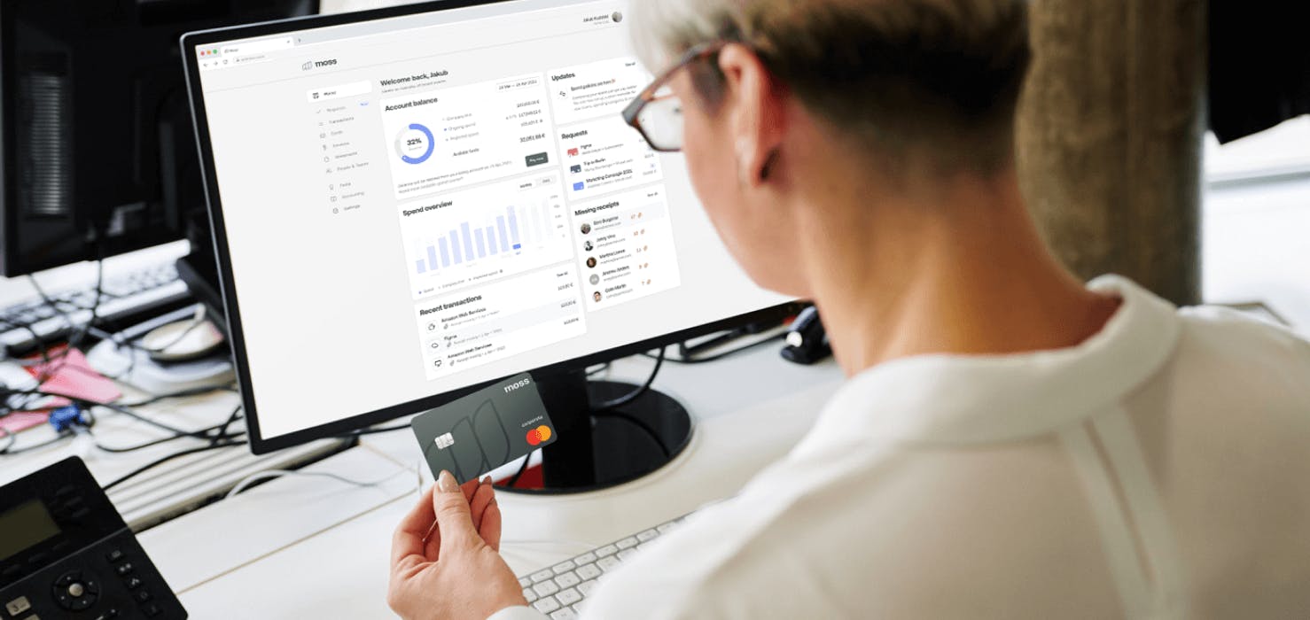 Women using Moss dashboard